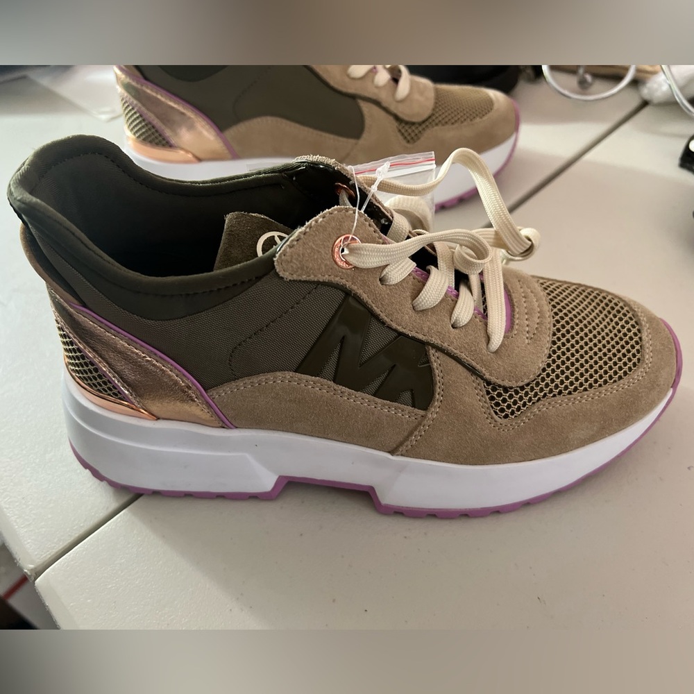 Michael Kors Women's Olive and Gold Sneakers ✨brand new ✨